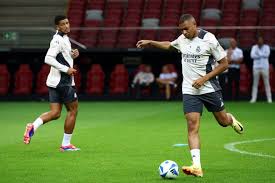 迪福：热刺本赛季仍有机会赢得奖杯，上次夺冠已经过去很久了.